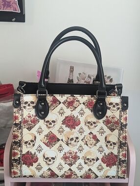 Skullette Brand Skull & Red Roses Vegan Leather Purse NEW!